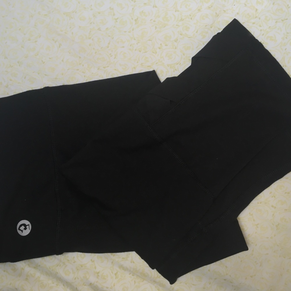 Scorpio Sol Black Cropped Leggings